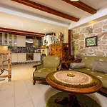 Greenhouse Adria Mit Grosser Terrasse Und Pool By Interhome Hébergement de vacances