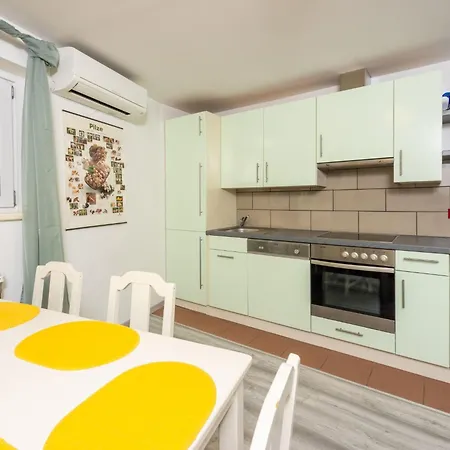 بيت للعطل Greenhouse Adria Mit Grosser Terrasse Und Pool By Interhome