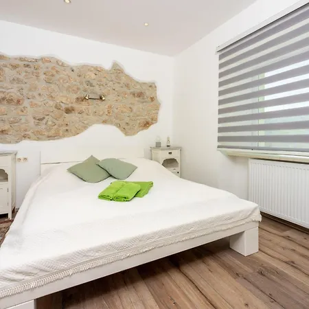 بيت للعطل Greenhouse Adria Mit Grosser Terrasse Und Pool By Interhome
