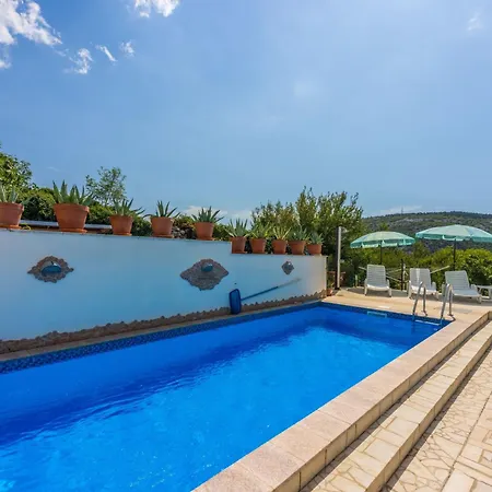 Greenhouse Adria Mit Grosser Terrasse Und Pool By Interhome * بريبير