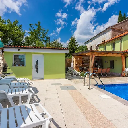 بيت للعطل Greenhouse Adria Mit Grosser Terrasse Und Pool By Interhome بريبير