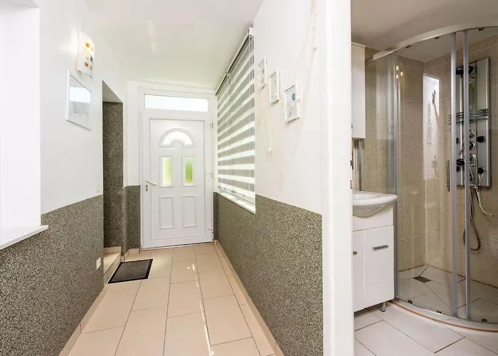 Greenhouse Adria Mit Grosser Terrasse Und Pool By Interhome Bribir (Primorje-Gorski Kotar)